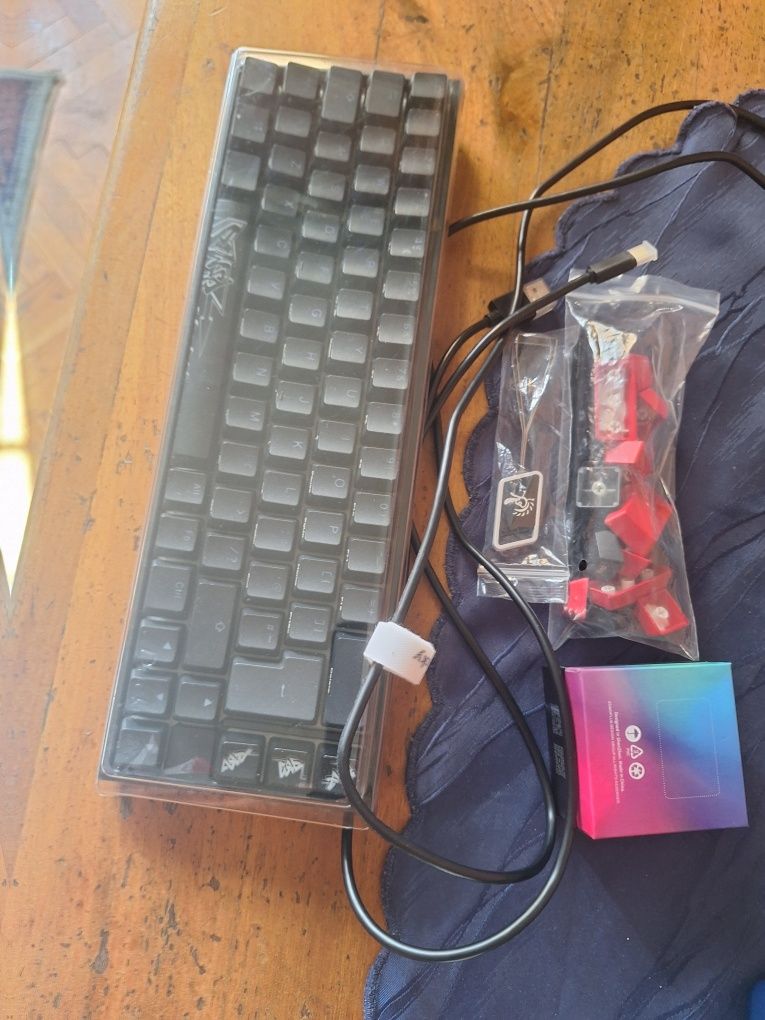 Продавам Ducky one 3 mini 65%.Продавам я защото имам друга клавиатура.