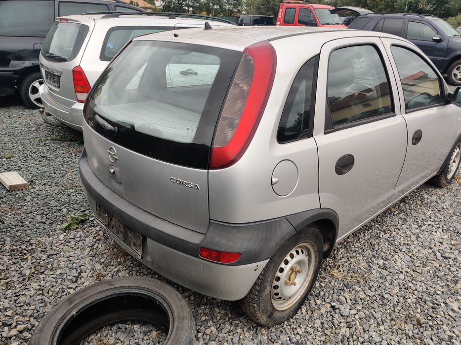 Dezmembrez Opel Corsa C 1.0