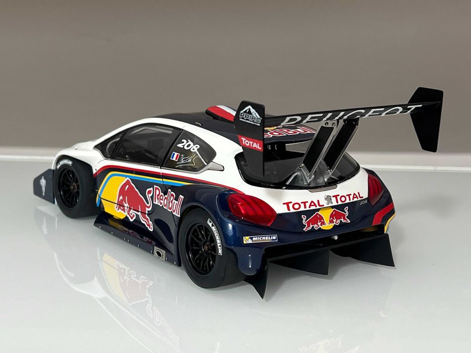 Macheta Auto 1/18 Autoart Peugeot 208 T16 Pikes Peak Loeb