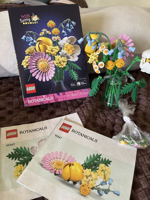 LEGO Botanicals: Mic buchet luminos 10347, 9 ani+, 373 piese