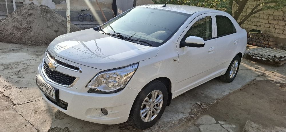 Шевралет Кобалт сотилади.