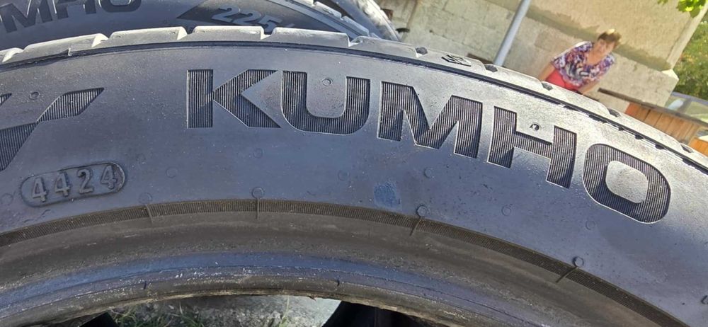 Летни гуми KUMHO 225/45/17 ДОТ 4424 ЗАКУПЕНИ МАРТ 2025 с фактура