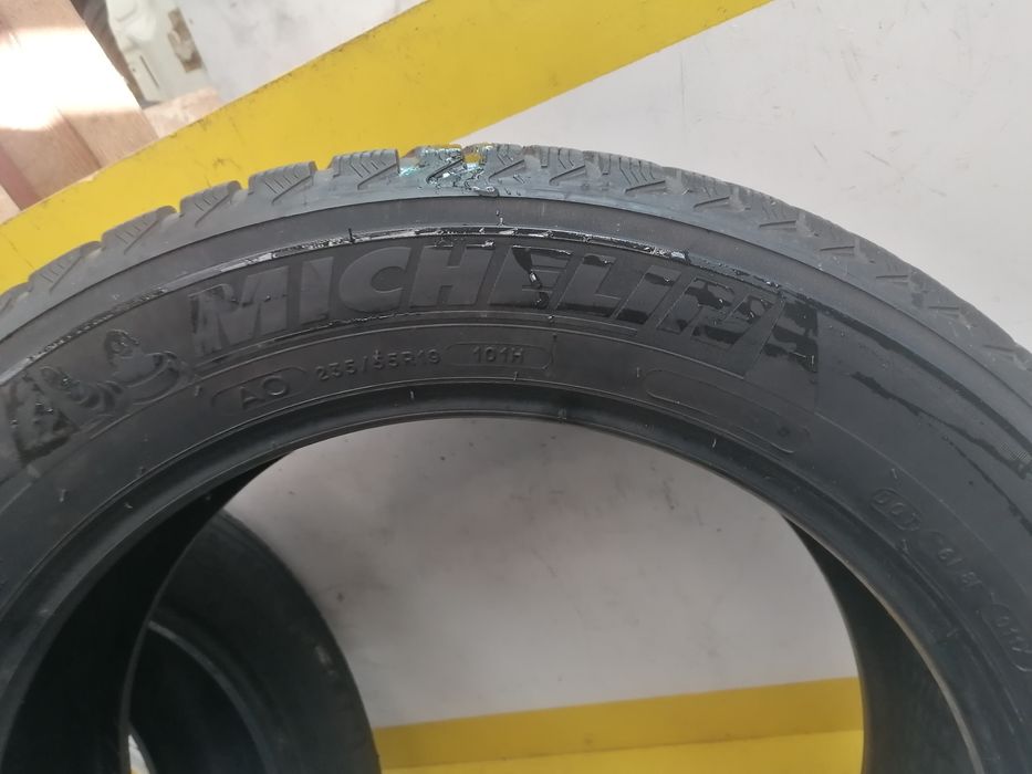 235/55/19 2*Michelin iarna 101h dot 0817.  4,,09mm