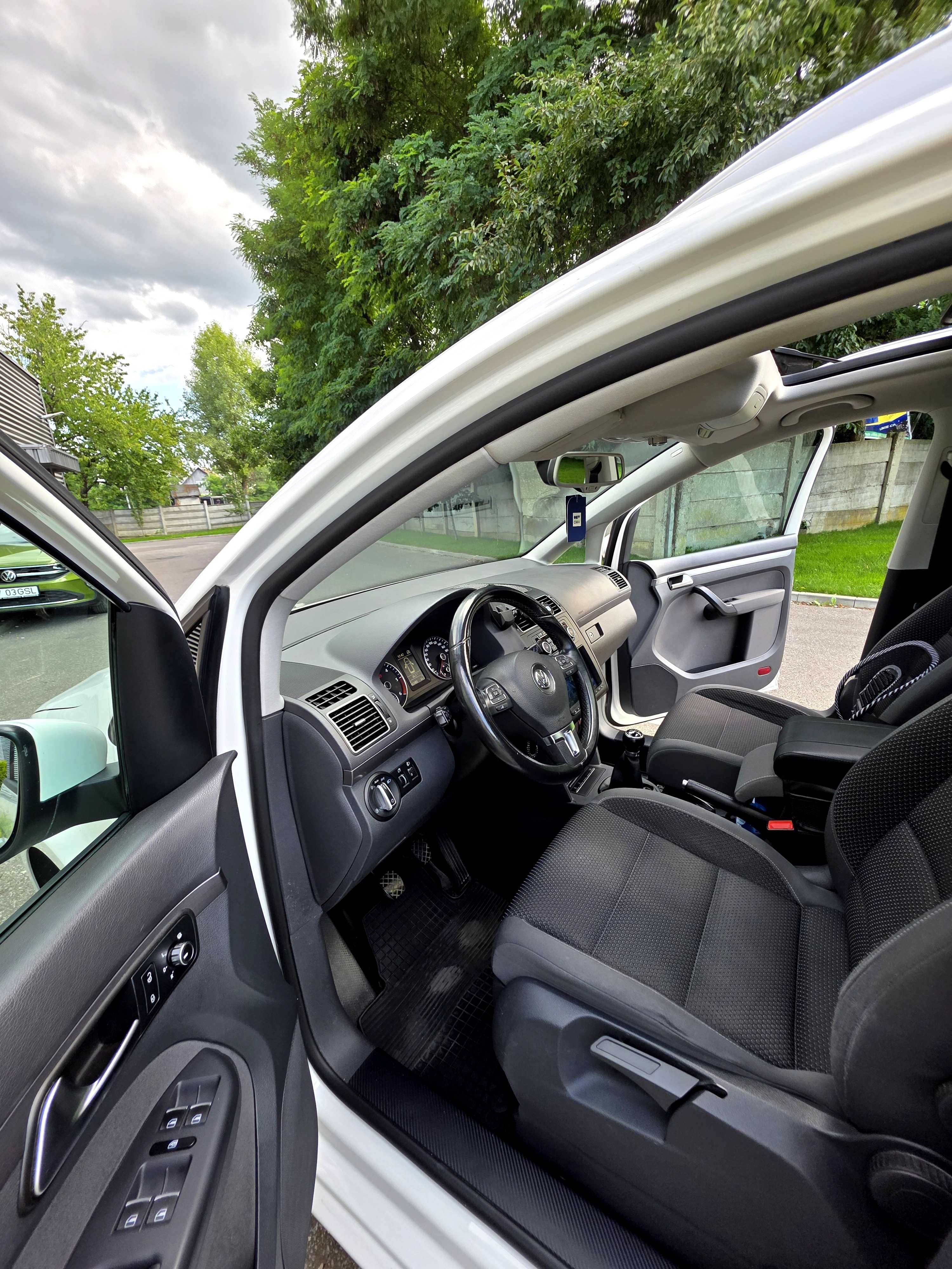 Volkswagen Touran 2.0 TDI / Euro 5 / Întreținut Impecabil / Panoramic