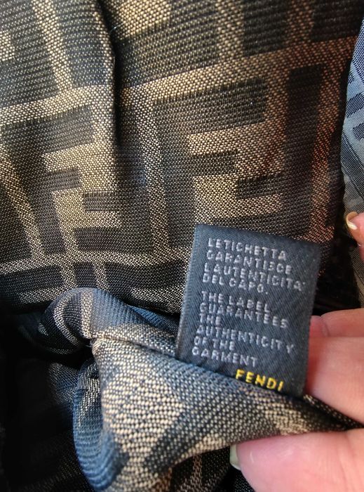 Фенди

Кафява кожена чанта Fendi Spy