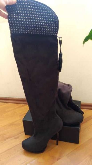 Cizme inalte peste genunchi