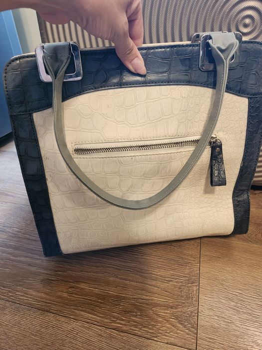 Дамска чанта Guess