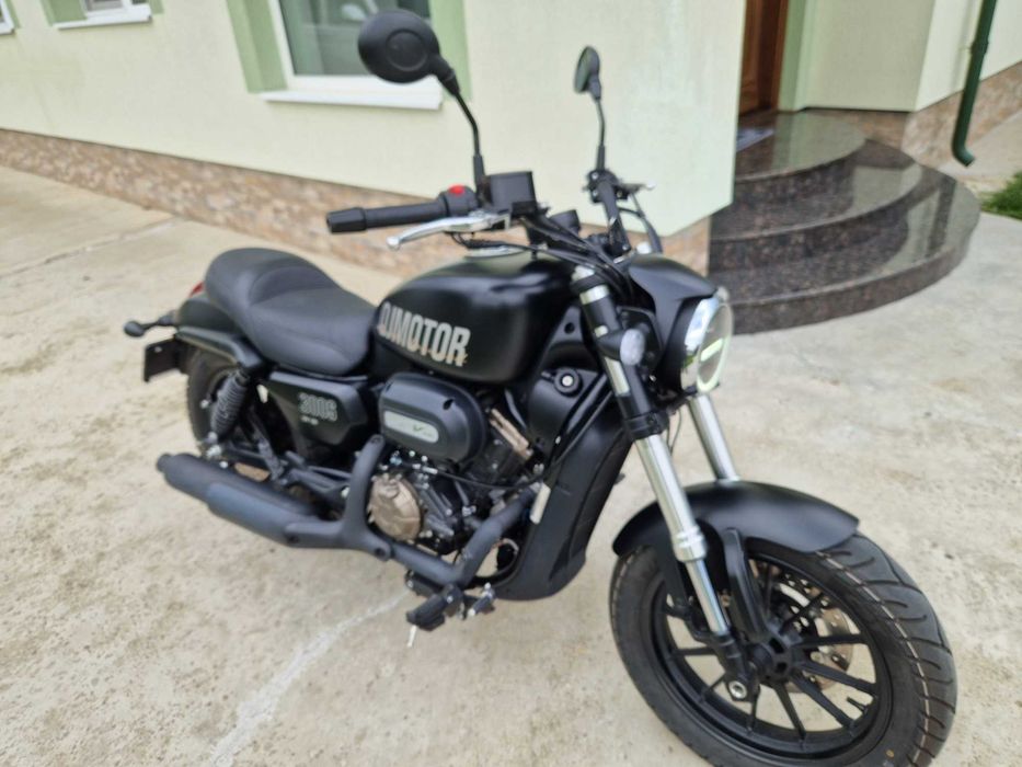 Vând motocicleta QJmotor 300 cc A2