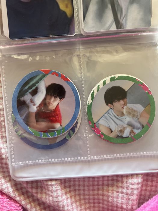 Stray Kids Ate album зелената версия,3 картички,8стикера,фотобук,диск