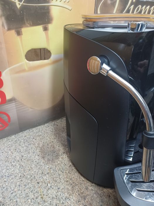 Продавам кафемашина Saeco Talea Blach Touch Plus