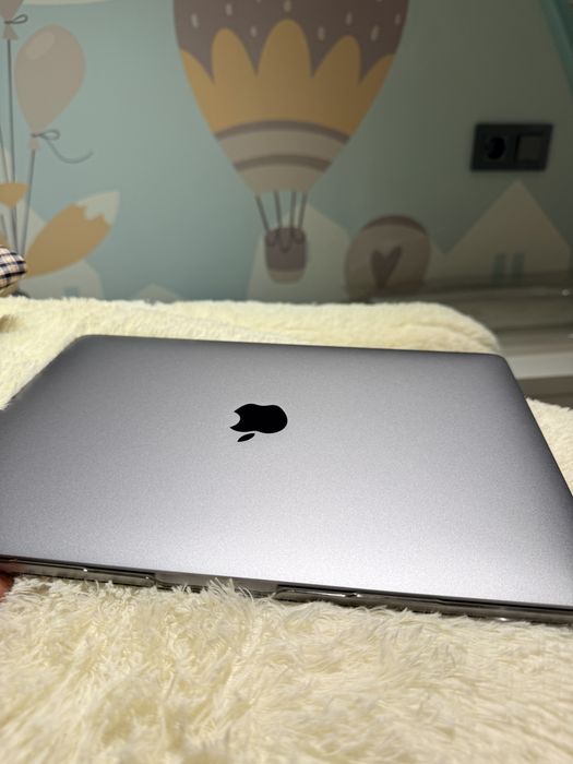 Ноутбук Macbook pro 13 отличное состояние