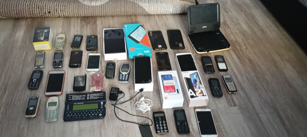 Lot electronice vechi telefoane tablete