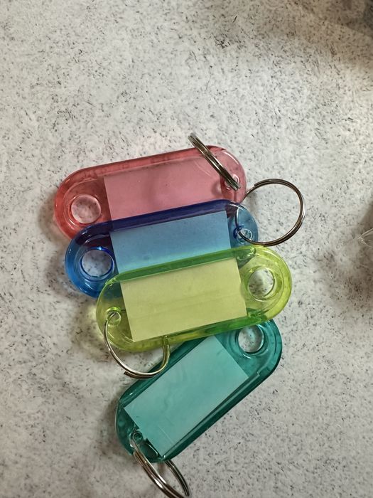 Продам брелки-бирки для ключей