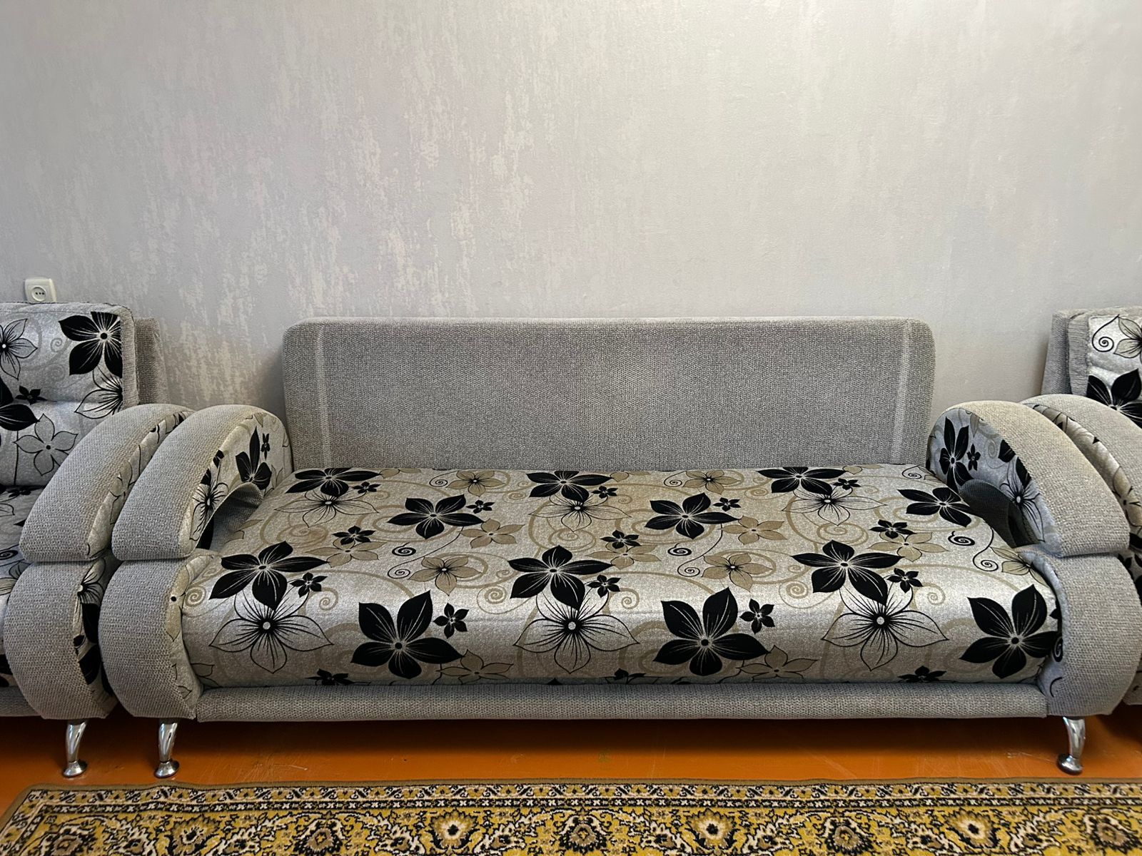 Продам диван+2 кресла