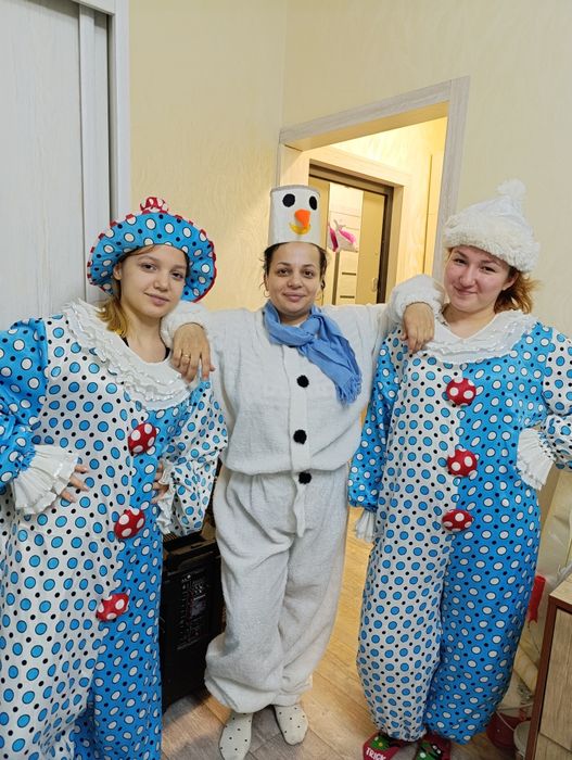 Продаю костюмы в хорошем состоянии. Для своего новогоднего бизнеса.