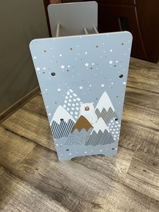 Етажерка за играчки