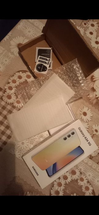 Телефон Самсунг Галакси А34 като нов с два протектора само за 330лв.