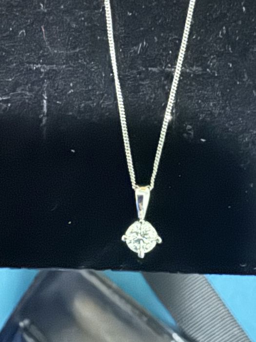 Vand lantisor din aur cu diamant