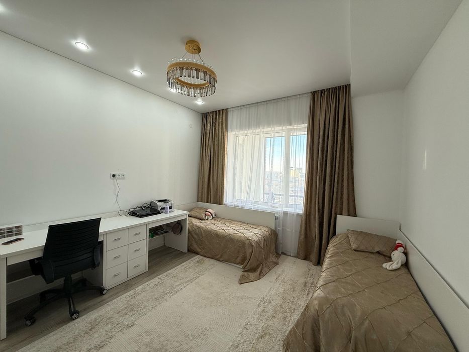 Письменный     стол на двоих детей