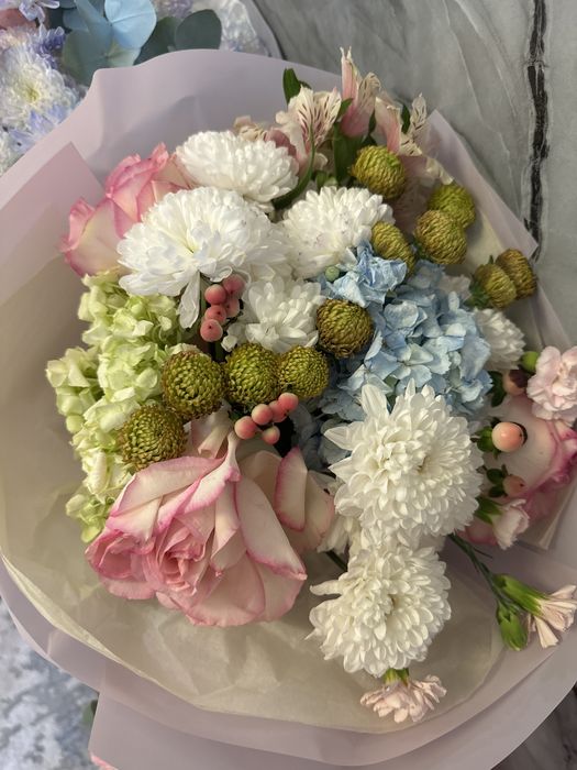 Продаю цветы ) ))