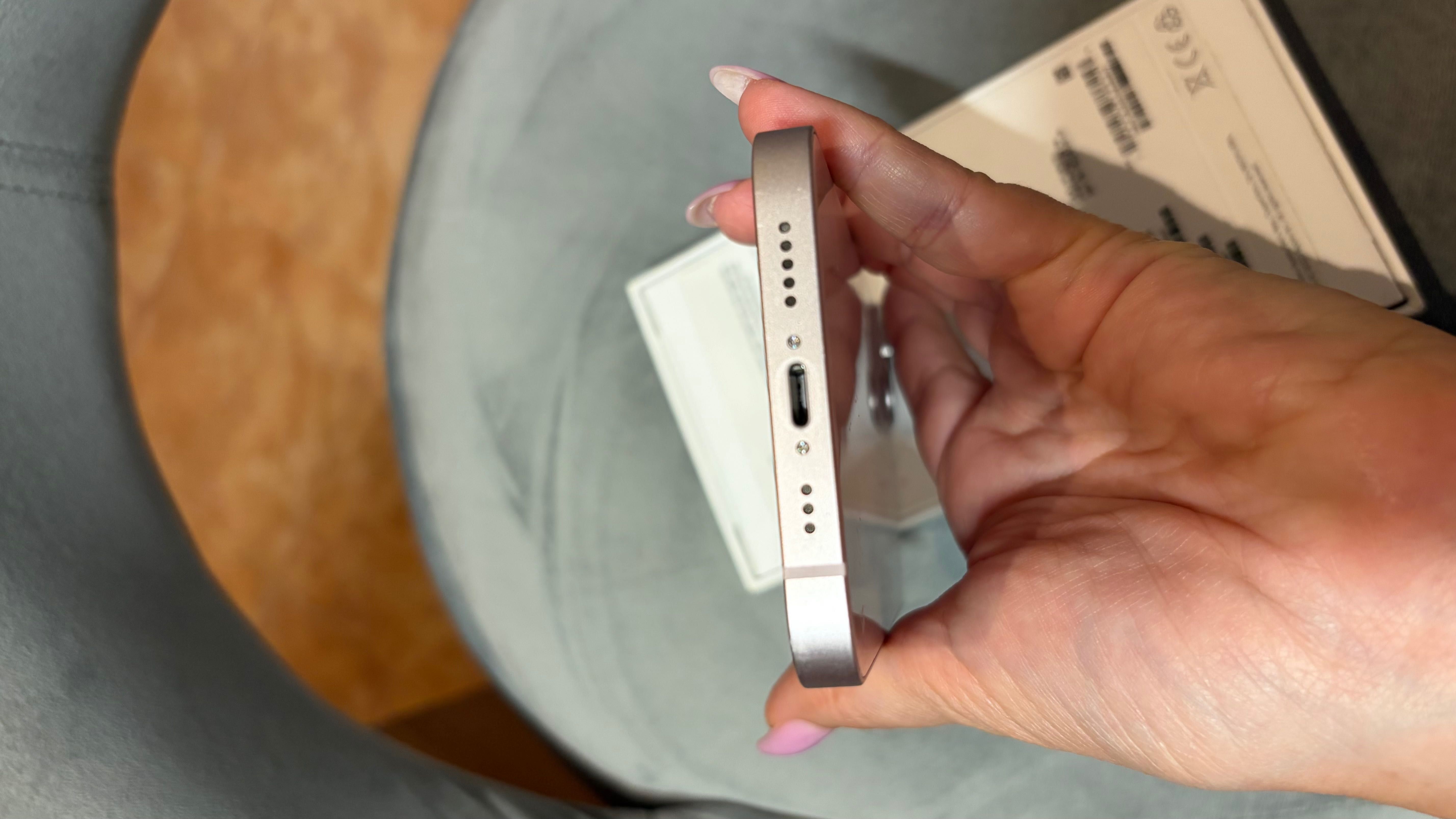 iPhone 13 розов , като нов , 128гб , батерия 75%