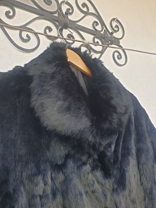 Haina din blana naturala, impecabila