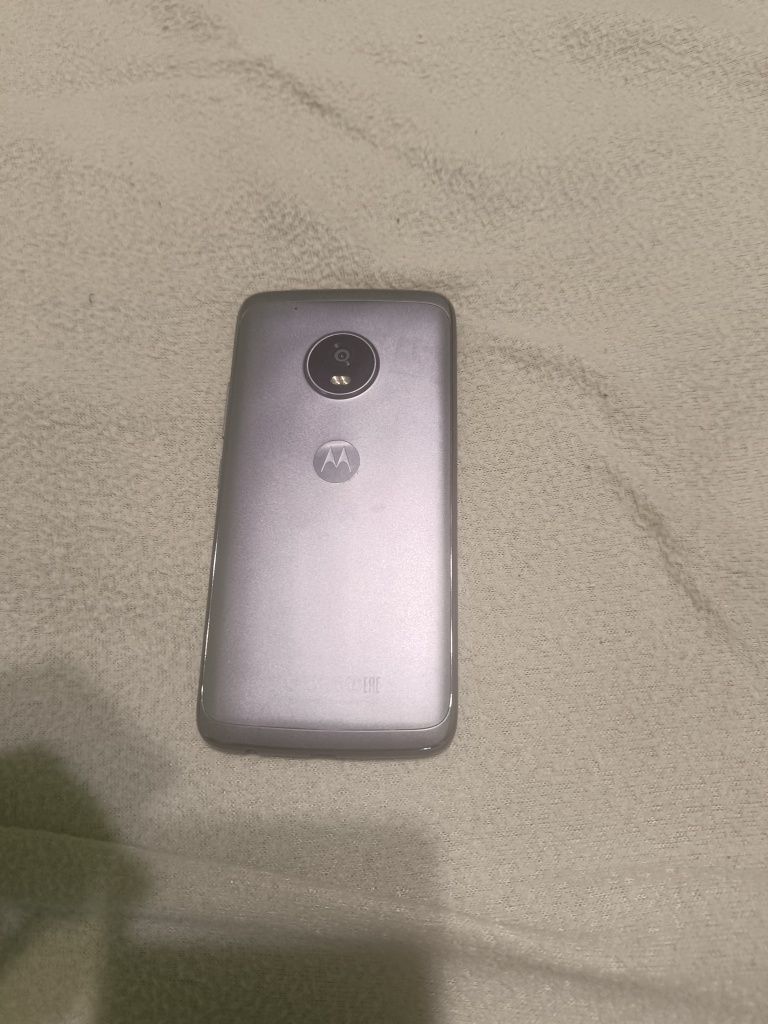 Продавам Motorola g5 plus