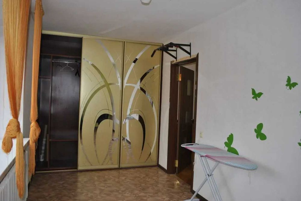 Дава се под наем Тристаен апартамент в София, Център - 100 кв.м за 612 € - Снимка #1