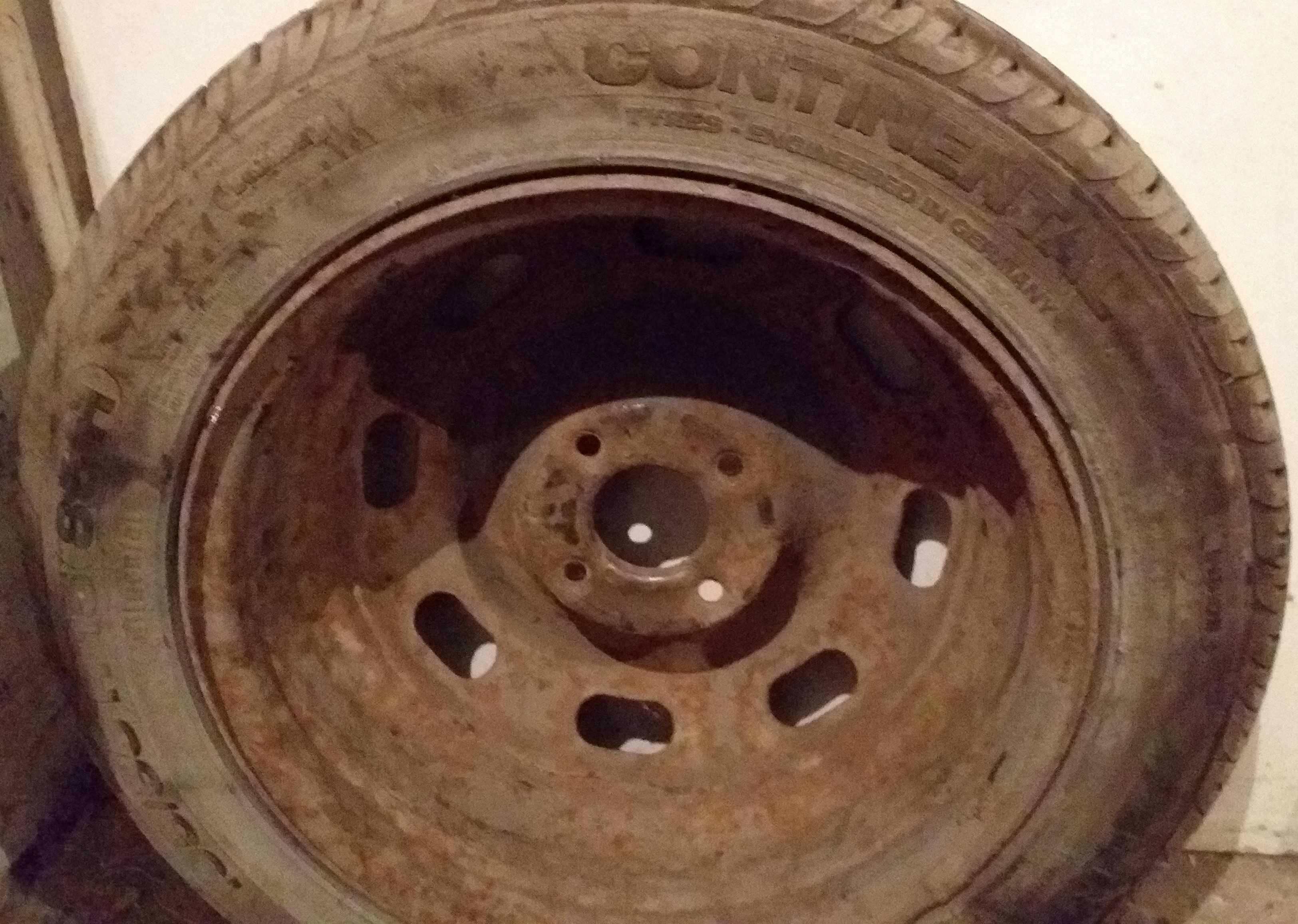 Една гума със стара джанта