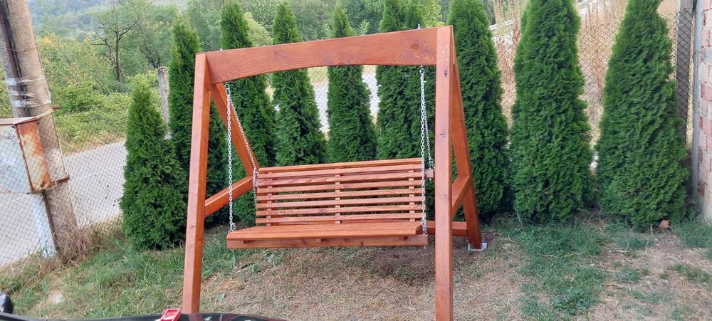 Дървена градинска люлка