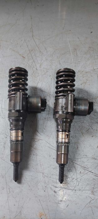 Injector injectoare volkswagen vw golf touran passat cod motor BKD