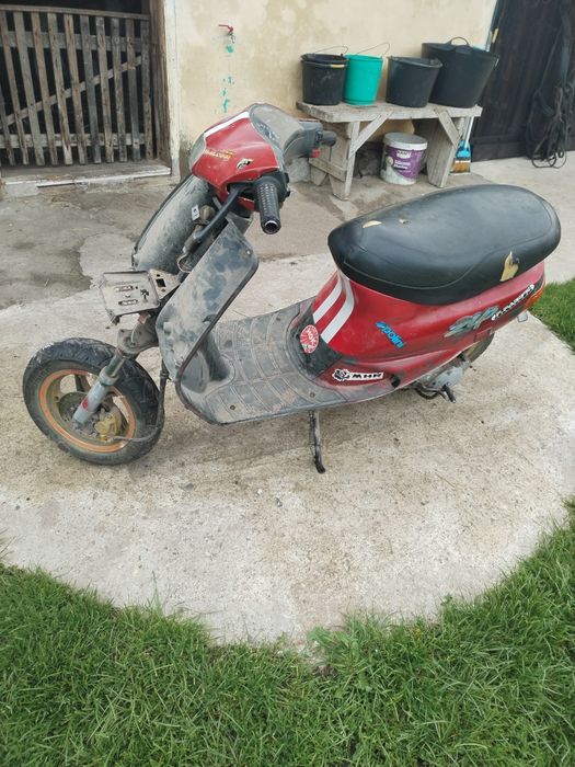 Vând sau schimb scuter piaggio zip motor 70cc dețin acte