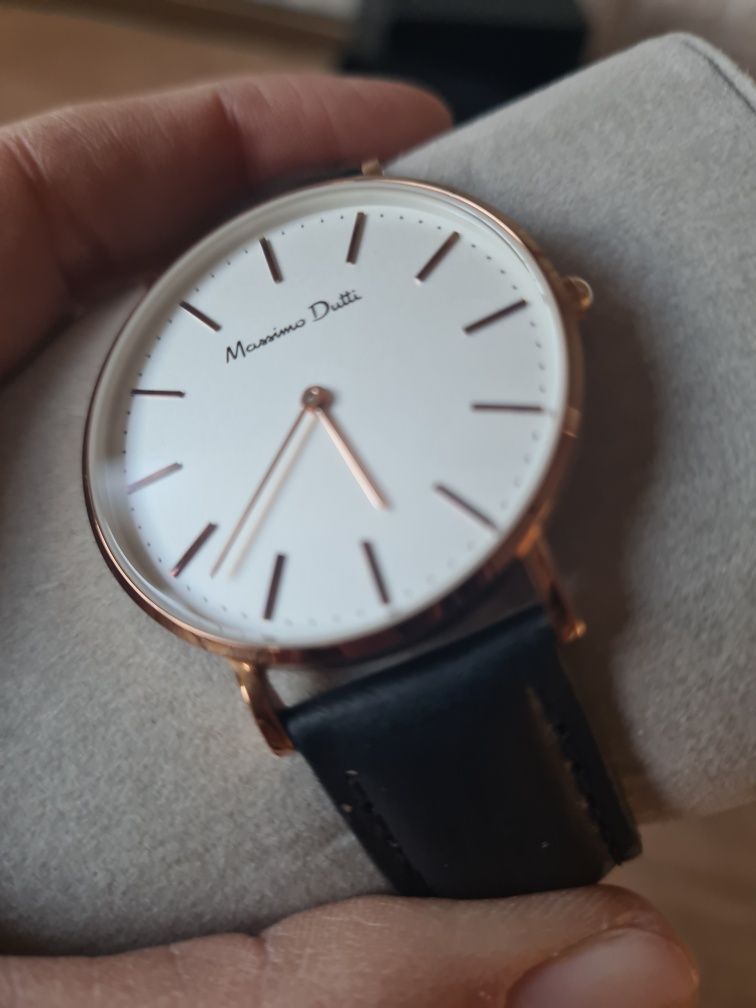 Часовник Massimo Dutti