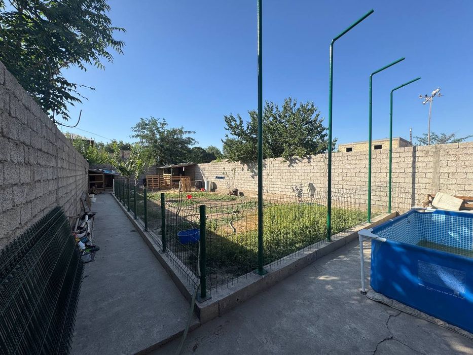 Свой 4,5 соток,3 комнаты + кухня,новый дом,Чирчик,Ак кавак,Макро