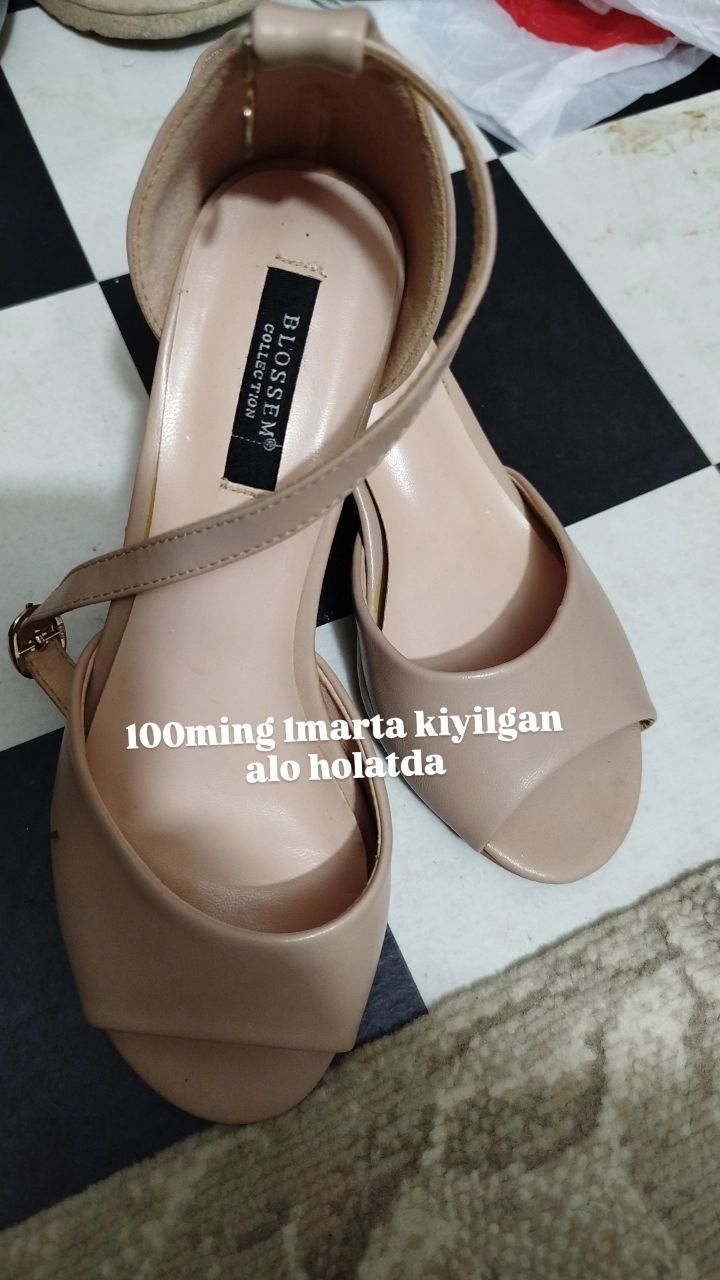 Oyoq kiyimlar sotiladi