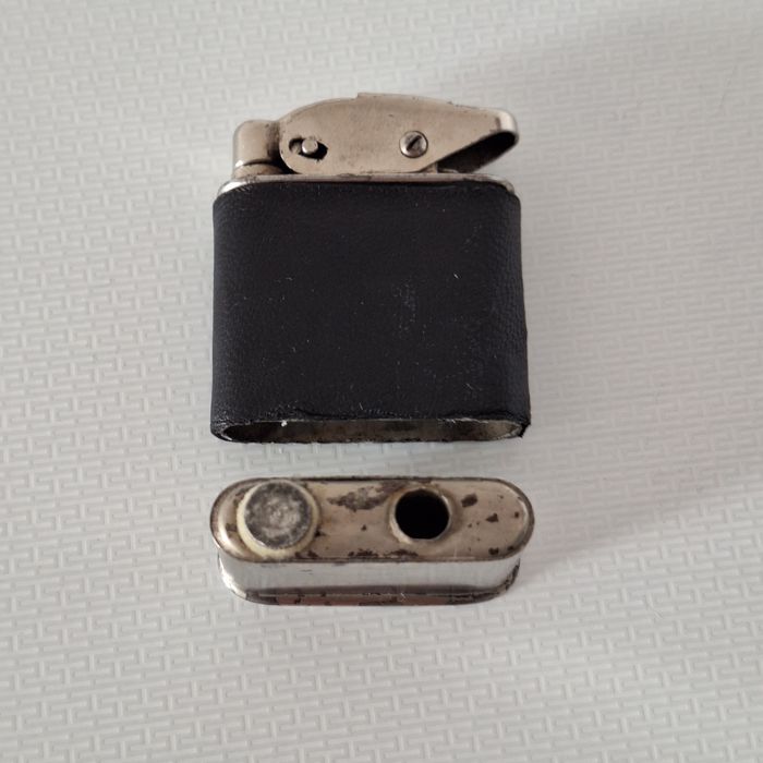 Bricheta veche de colectie benzina functionala