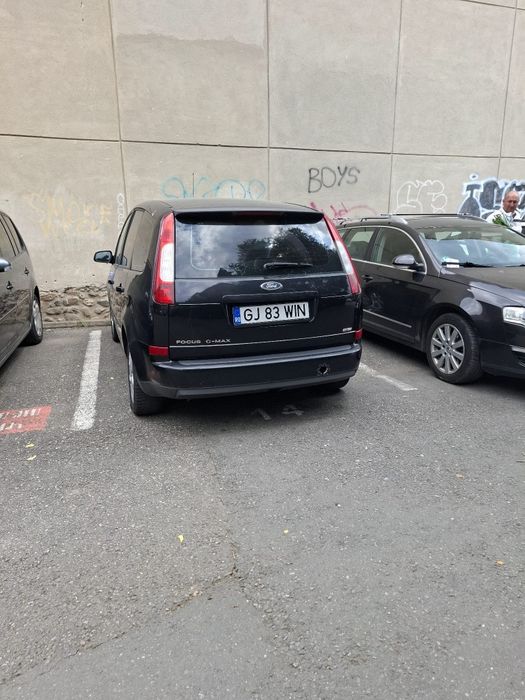 Vând Ford focus C-Max sau schimb cu Duster