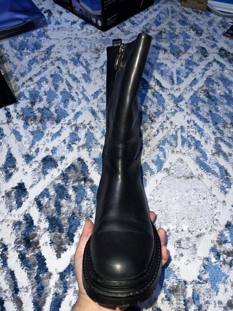 Продам зимние сапоги