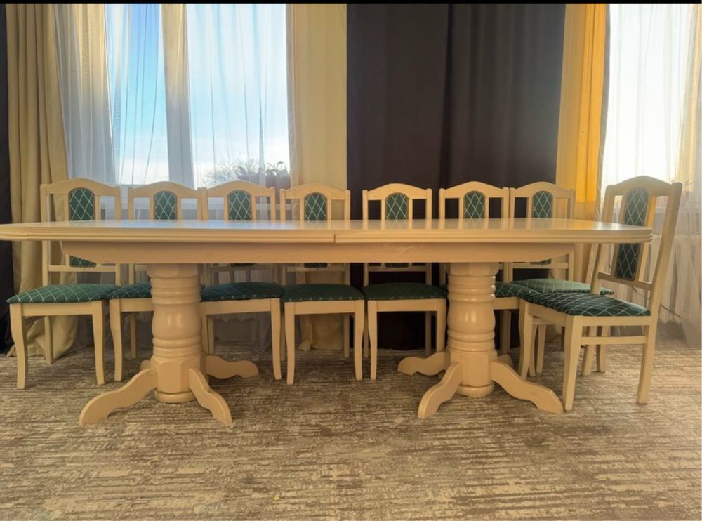Стол и стулья