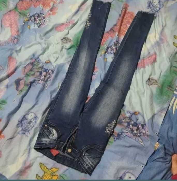 Blug casual cu model floral margele si pietricele