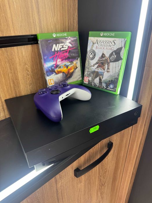 Garantie 24 Luni Xbox One X 500GB 1 contr + 2 Jocuri Cashbox