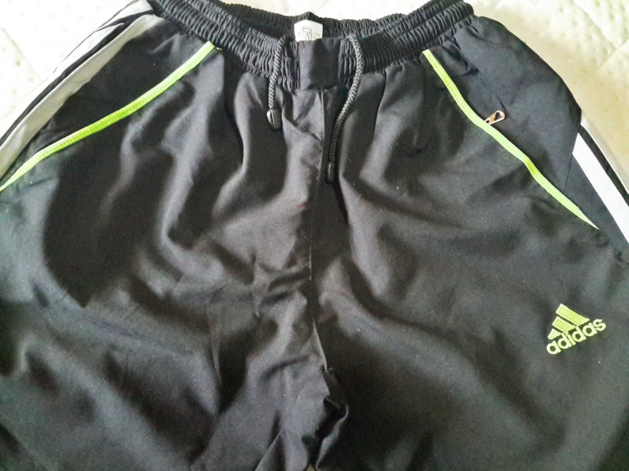 Къси панталонки Adidas        .