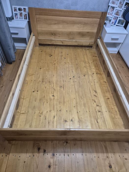 Vând  2 paturi  stejar+brad si o  saltea  140×200