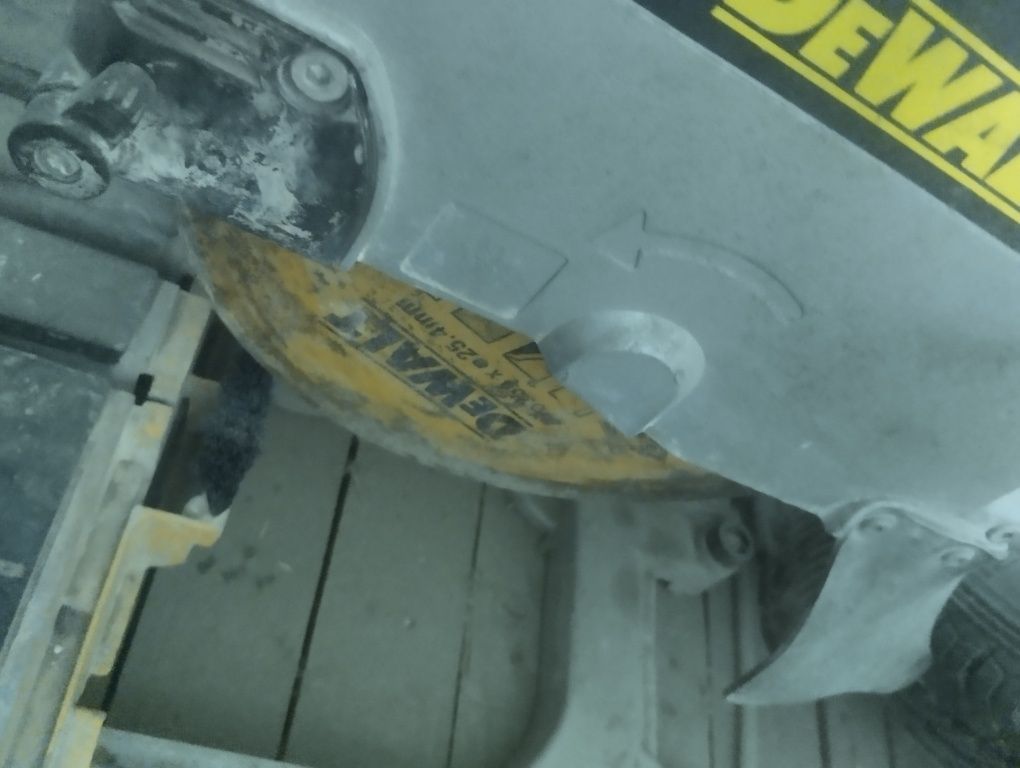 DeWalt plitkarez