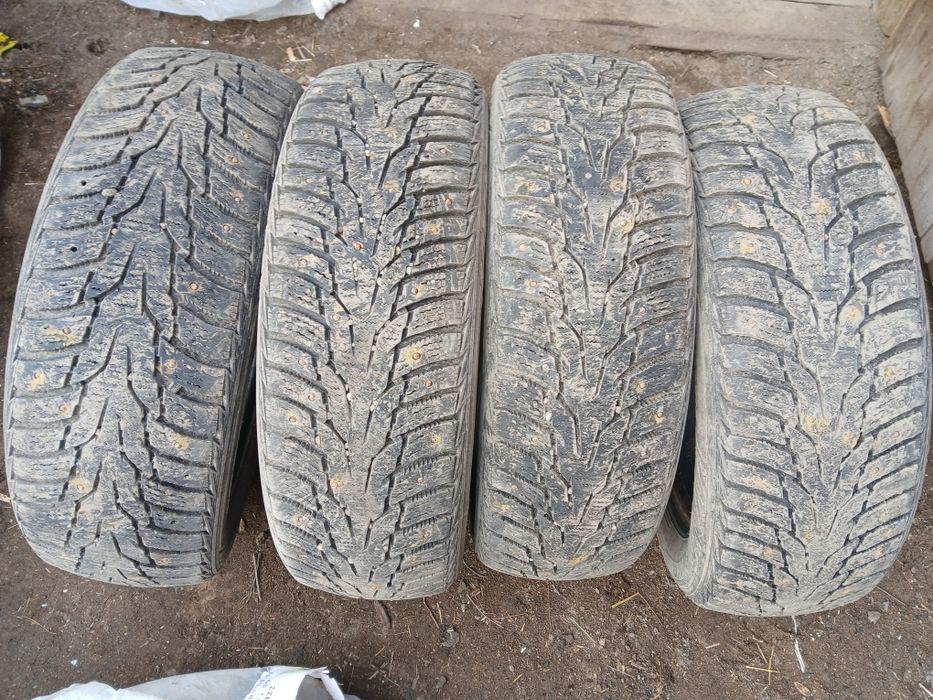 Шини зимние, шипованные