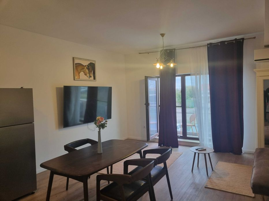 De Inchiriat - Apartament 3 camere in Vila cu Curte si Parcare