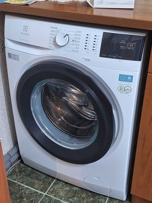 Почти нова пералня Electrolux