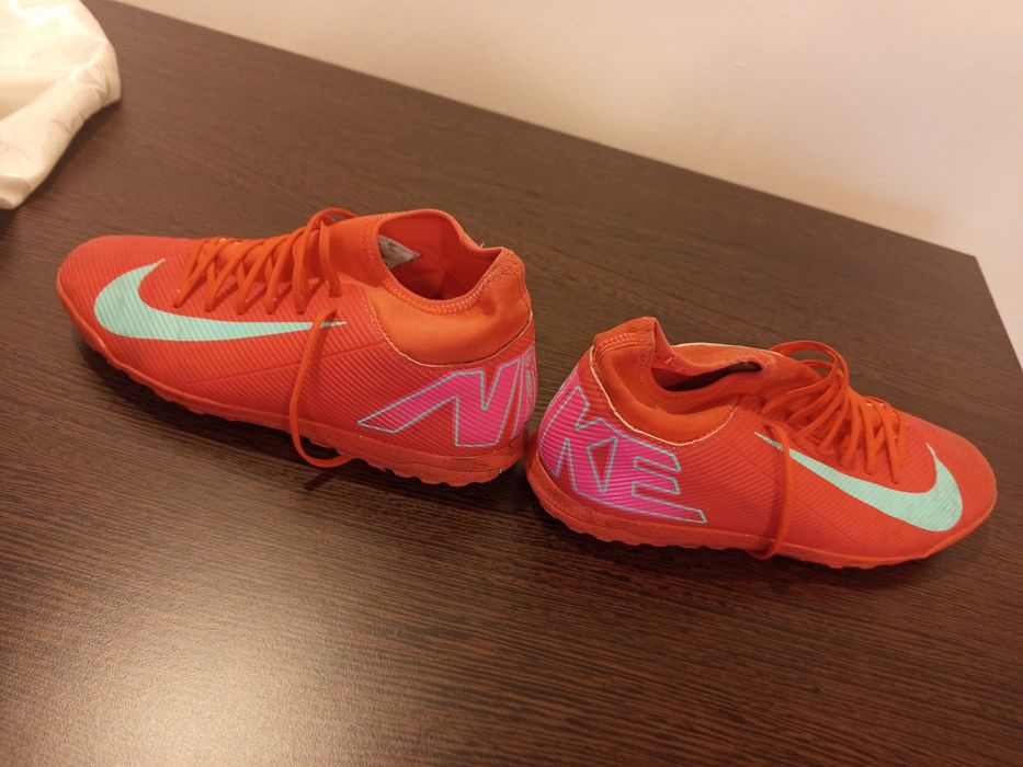 ghete pentru sintetic nike mercurial cu șosetă