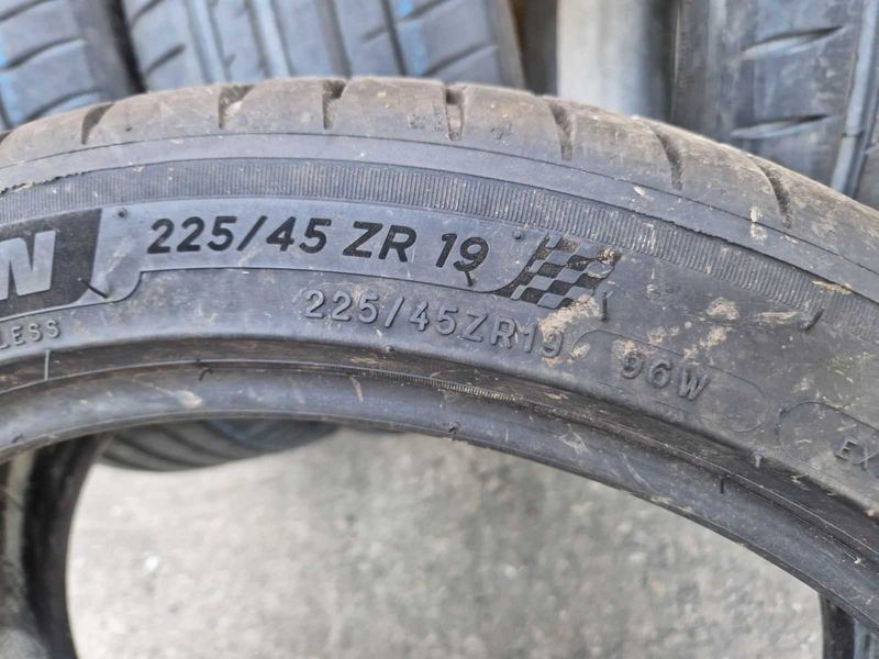 4 Michelin R19 225/45
летни гуми
DOT4418