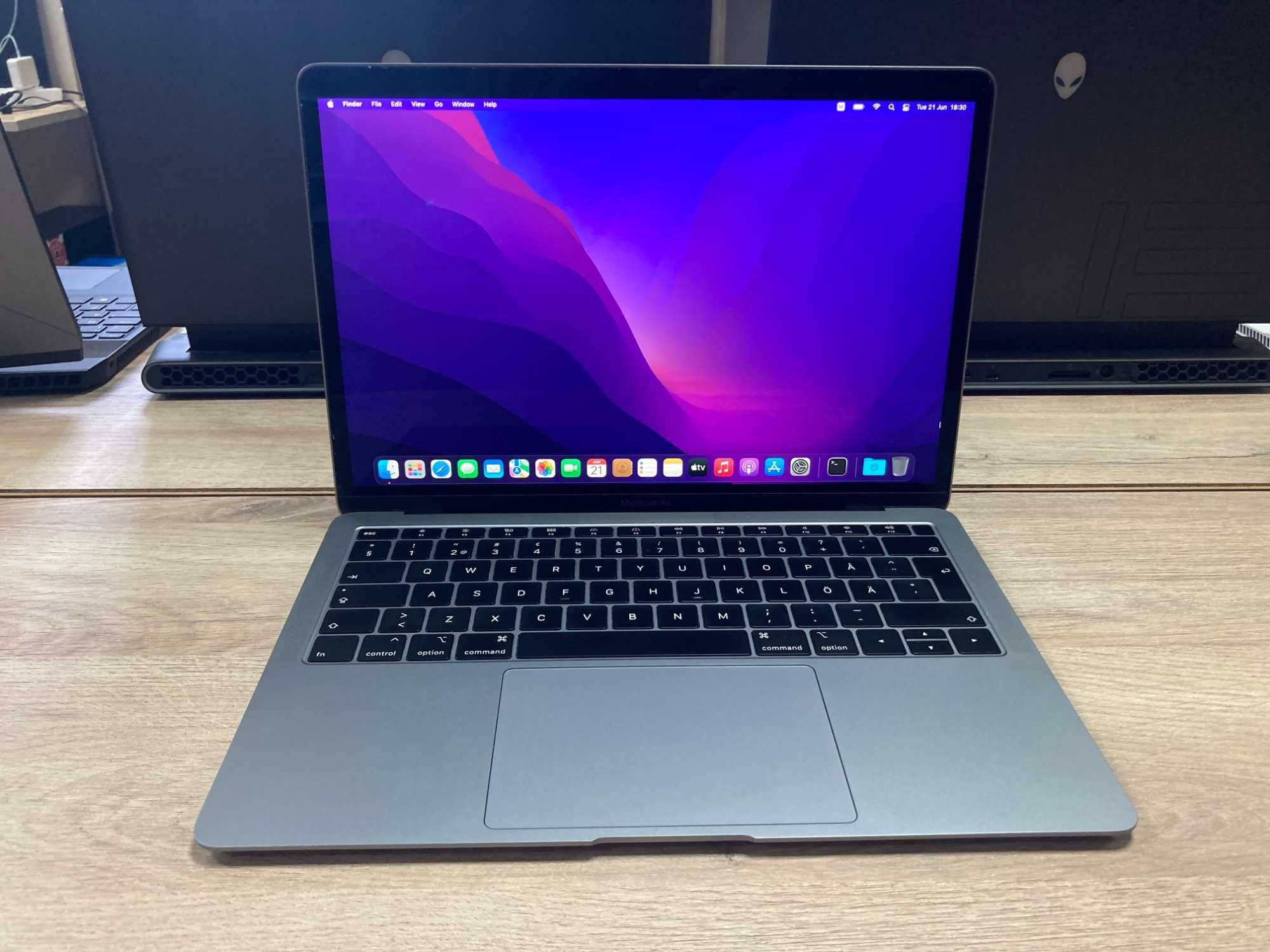 Лаптоп Apple Macbook AIR 13 2019 I5 16GB 256GB SSD с гаранция A1932